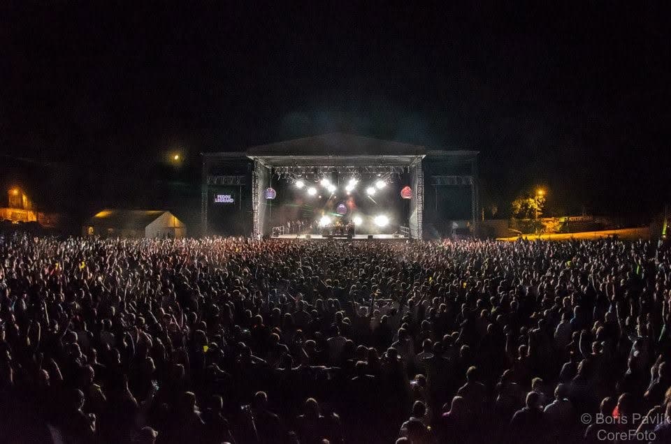 Sun Festival - dav před hlavním pódiem