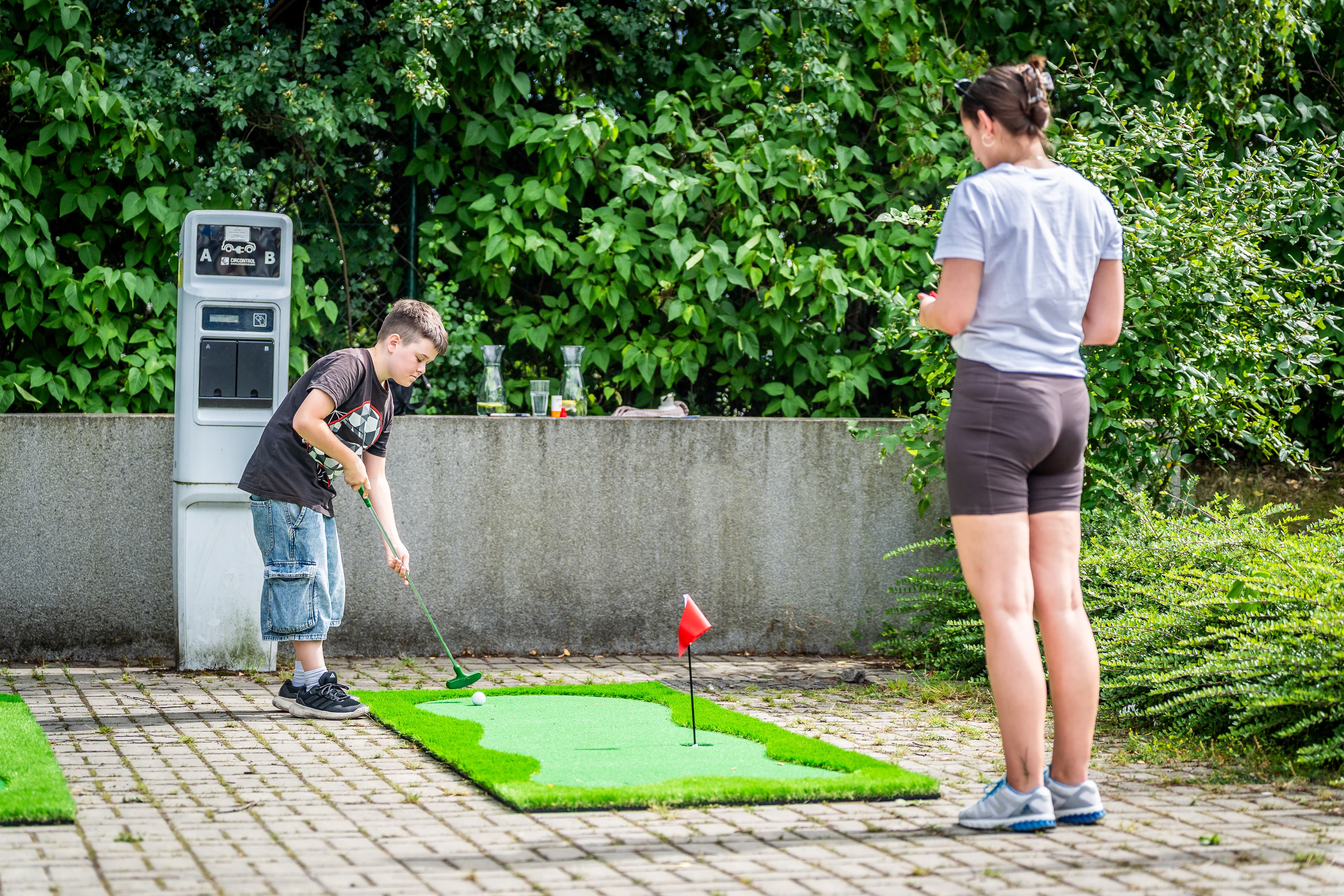 Golf putting track - photo 1